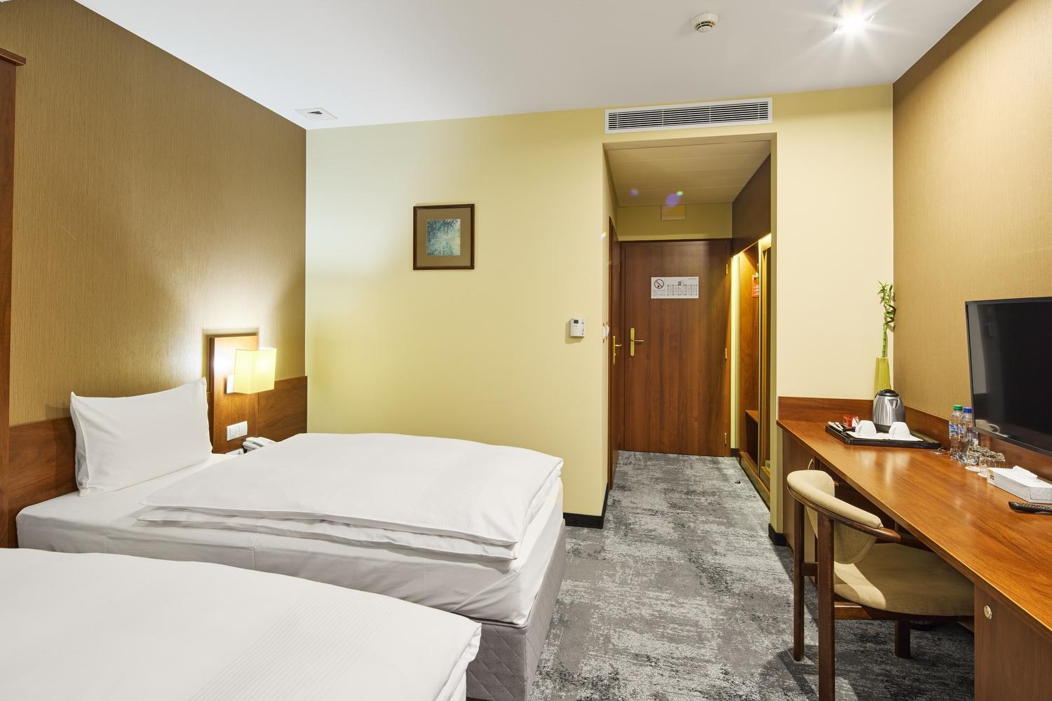 Hotel Na Półboru Sieradz Exterior foto