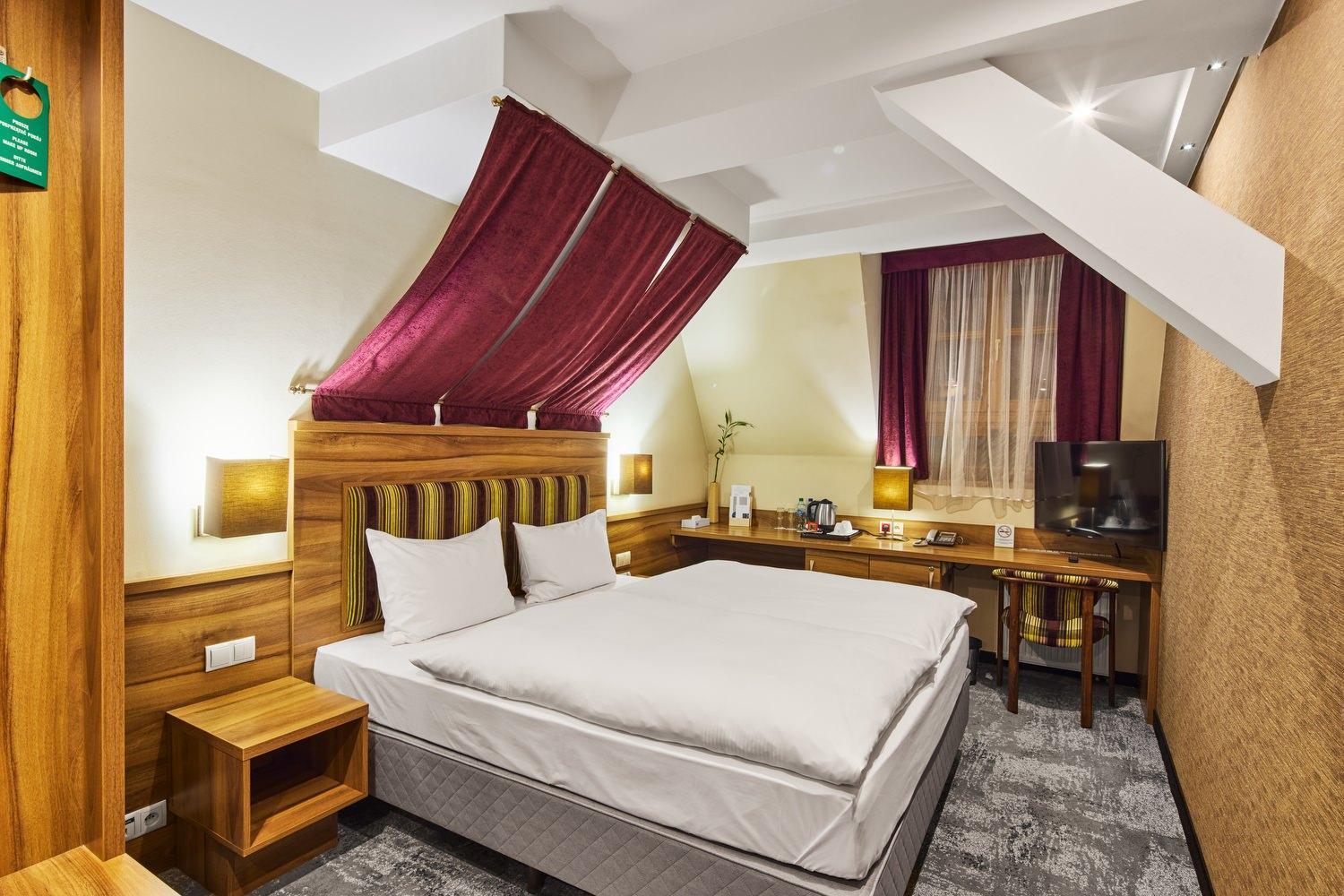 Hotel Na Półboru Sieradz Exterior foto
